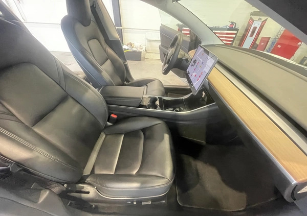 Tesla Model 3 cena 99900 przebieg: 125170, rok produkcji 2019 z Kościan małe 232
